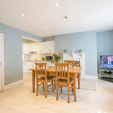 Pearse Street Gardens Apartment Dublin